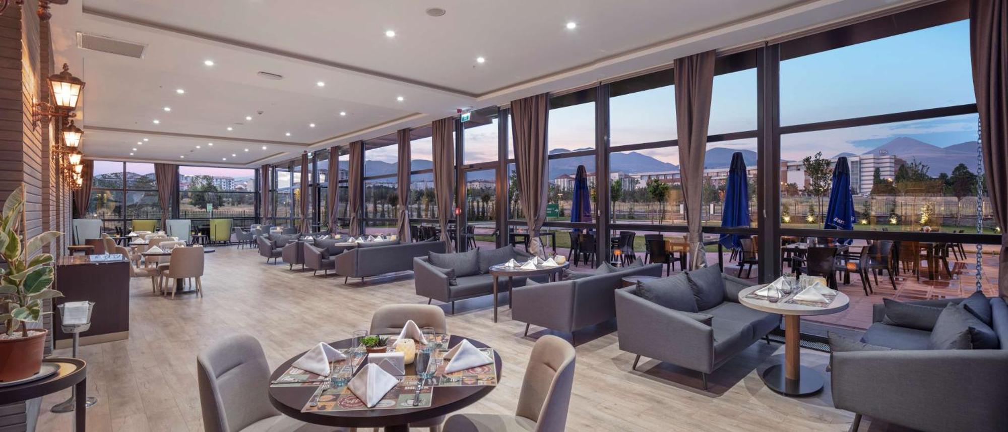 Hilton Garden Inn Ерзурум Екстериор снимка